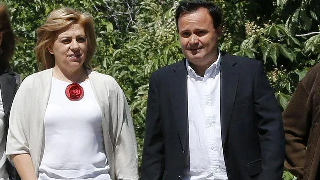 El alcalde de Coslada, Angel Viveros, con la socialista Elena Valenciano