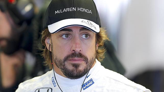 Fernando Alonso y Dennis elogian a los técnicos de McLaren