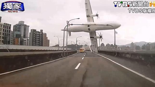 Los pilotos del avión de TransAsia que se estrelló en Taiwán apagaron el motor equivocado