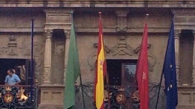 Bildu colocará la ikurriña en la fachada del Ayuntamiento de Pamplona durante el Chupinazo