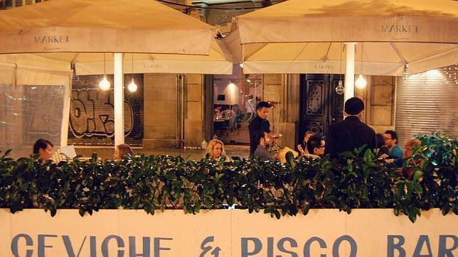 La terraza de The Market está ubicada en donde comienza Gran de Gràcia, un sitio privilegiado