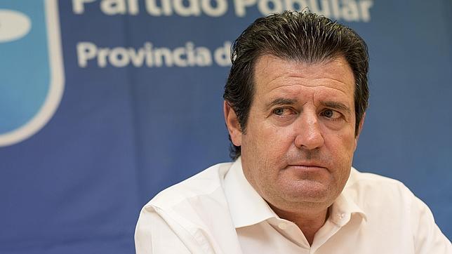 Císcar registra su candidatura con el 85% de avales y el apoyo de Bonig