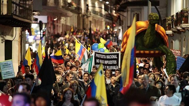 Ecuador: Correa denuncia intentos golpistas