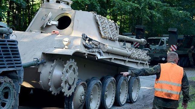 El octogenario que tenía en su garaje un tanque nazi y se paseaba con él por la ciudad