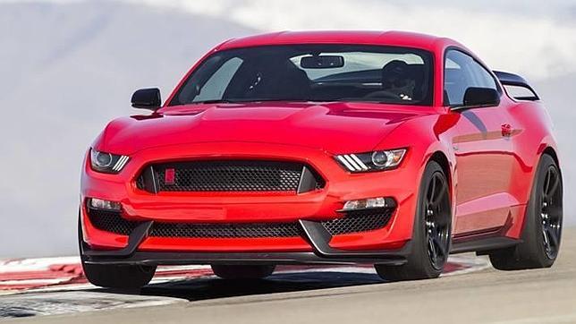 Espectacular vuelta del Ford Mustang Shelby al circuito de Goodwood