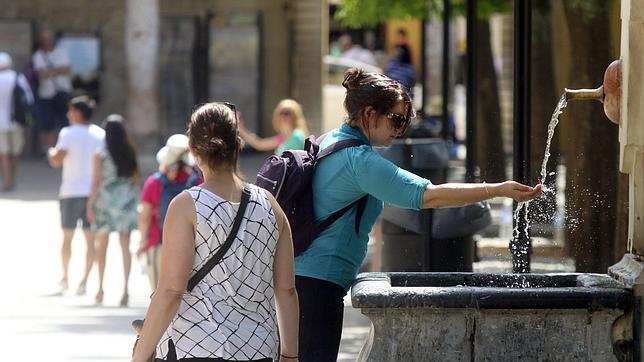 El lunes se vivirá el clímax de la ola de calor, con unas temperaturas que alcanzarán los 44ºC