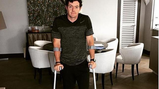 McIlroy, sin Open Británico y US PGA por jugar al fútbol