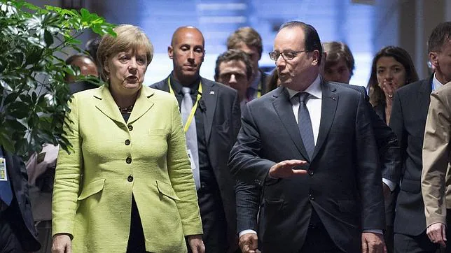 La Presidencia francesa ha informado de esta reunión tras conocerse los primeros sondeos