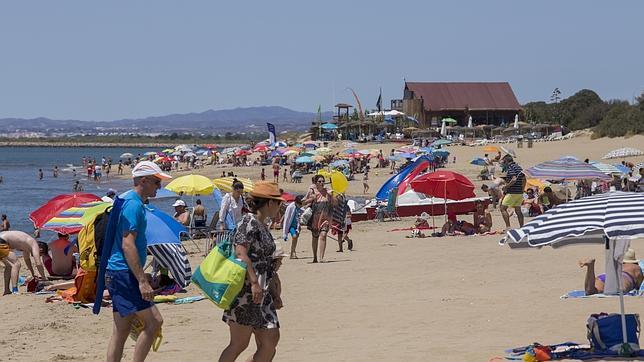 Un verano histórico elevará el número de turistas en España a 68,5 millones