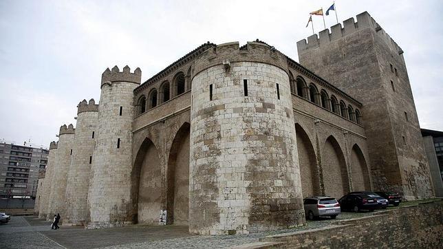 Parlamento regional busca vigilantes «aseados» y de «esmerada educación»