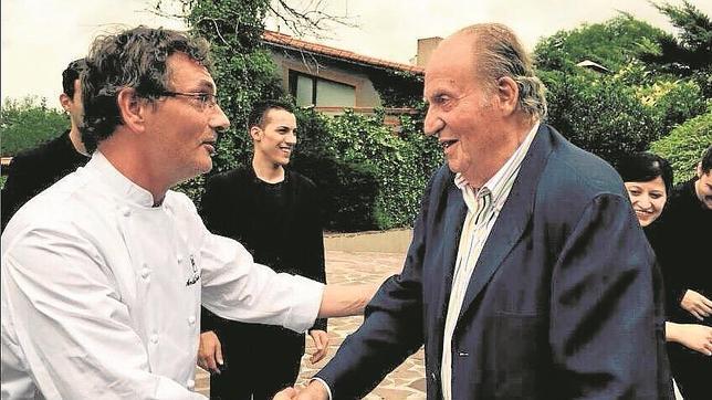 El Rey Don Juan Carlos junto al chef Andoni Luis Aduriz