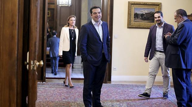 Tsipras habla por teléfono con Draghi y Lagarde sobre la liquidez de los bancos griegos