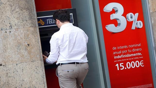 Los valencianos retiran más de 5.000 millones de los bancos en un año