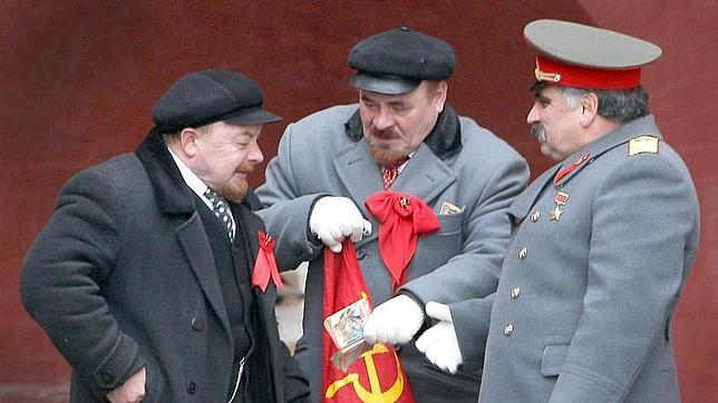 Fotografía de archivo con los actores que frecuentan la Plaza Roja de Moscú