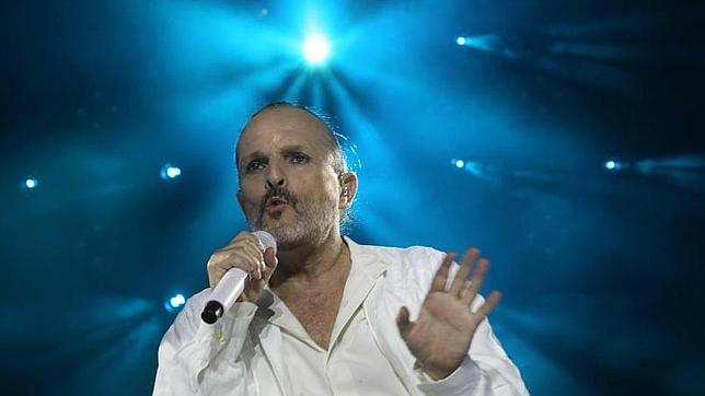 Miguel Bosé estrena los temas de su «Amo Tour» en Murcia y Alicante