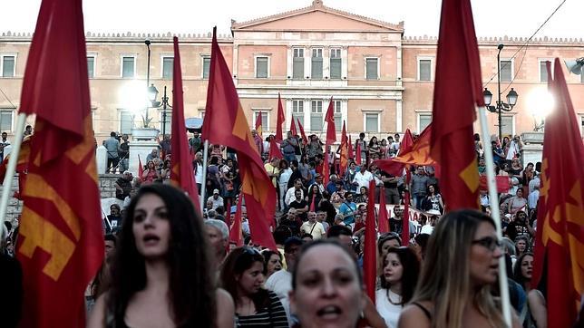 Manifestaciones en Grecia para que Tsipras rechace un acuerdo con los acreedores