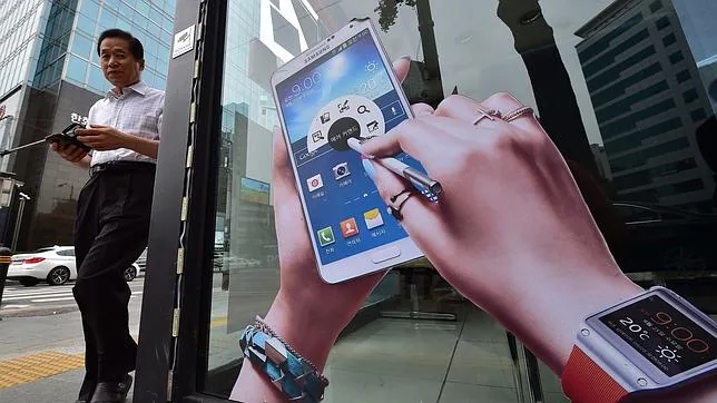 Los móviles y su publicidad dominando las calles de Seúl