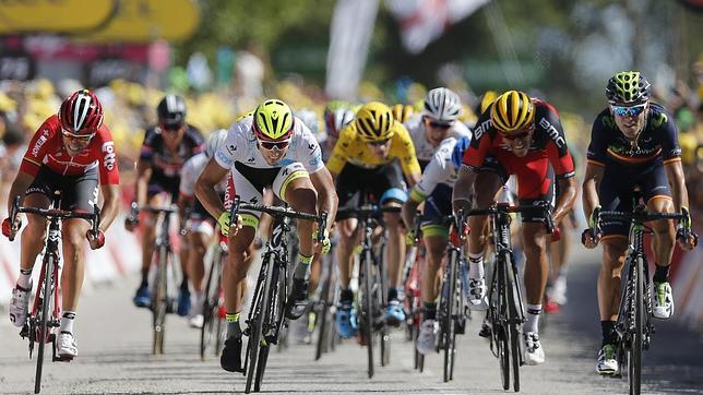 Nibali sufre a un paso de los Pirineos