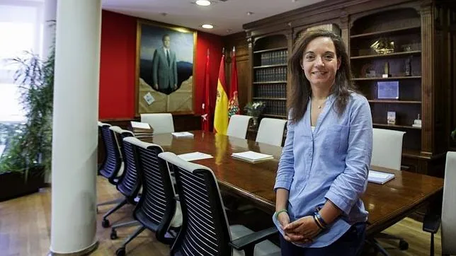 Sara Hernández posa para ABC en su despacho del Ayuntamiento de Getafe, donde es alcaldesa