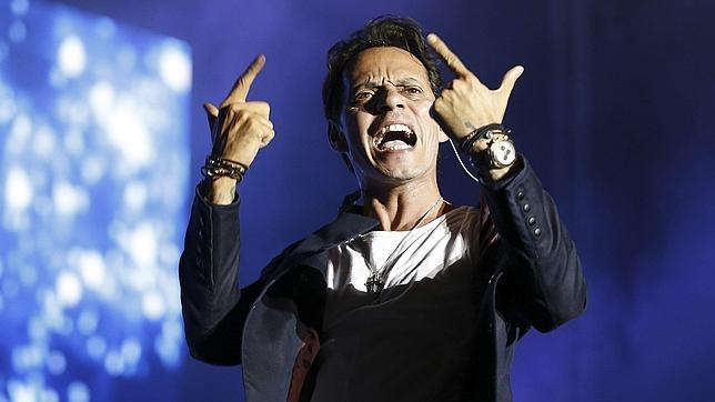 La salsa de Marc Anthony llena el estadio Vicente Calderón