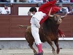 Directo: Eugenio de Mora corta una oreja al primer toro en Pamplona