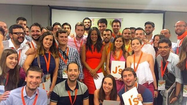 Villacís, a los jóvenes de Ciudadanos: «¡Cuidado con el Twitter!»