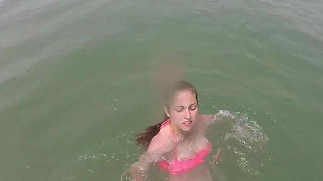 La obsesión por un «selfie» salva la vida a una mujer en el mar