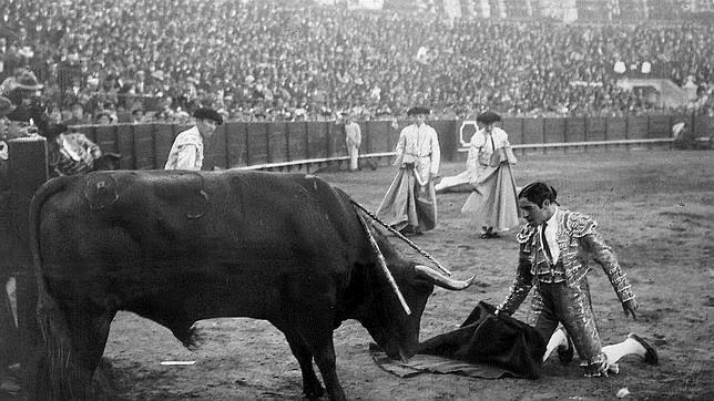 El descabello se inventó tras morir un espectador al volar el estoque de Belmonte