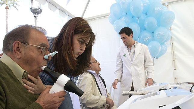 Carpa en Sevilla con motivo del Día de las Enfermedades de Pulmón