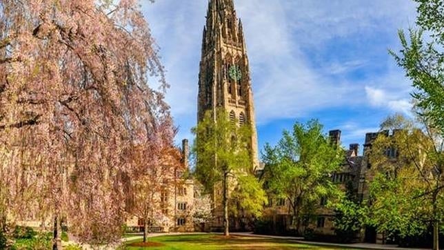 Harkness Tower, Yale University, en abril de 2015