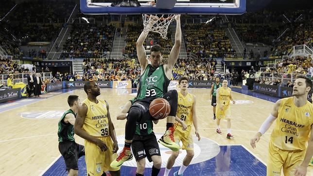 Álex Suárez, el «clon» de Mirotic que ha fichado el Real Madrid