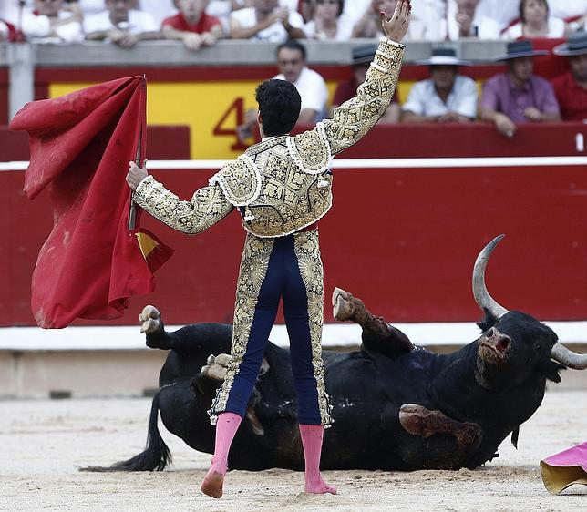 Las imágenes más espectaculares de los toreros que han cortado orejas en San Fermín