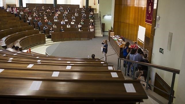 En la facultad, cada plaza de un alumno conlleva un gasto medio anual de entre 9.000 y 10.000 euros