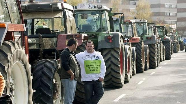 Una imagen de archivo de una «tractorada» de protesta del sector lácteo
