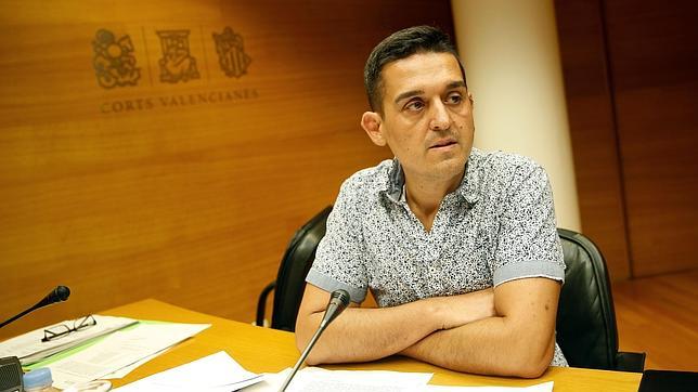 El candidato a senador de Compromís: «No creo en la Constitución ni en el Rey»