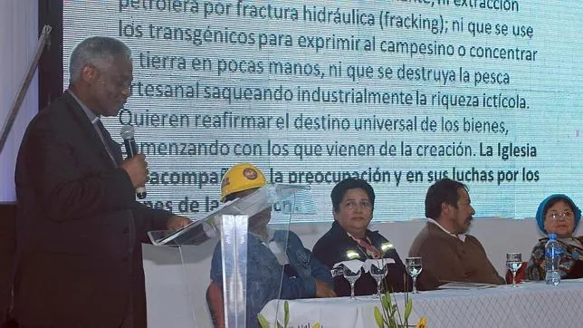Peter Turkson dando un discurso este mes en el II Encuentro Mundial de Movimientos Populares de Bolivia