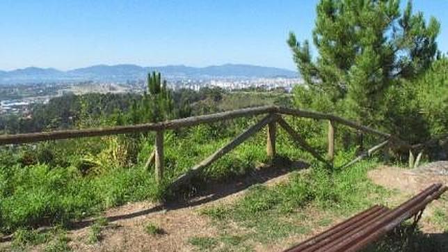 La zona cuenta con un espacio reservado para hacer barbacoas al aire libre