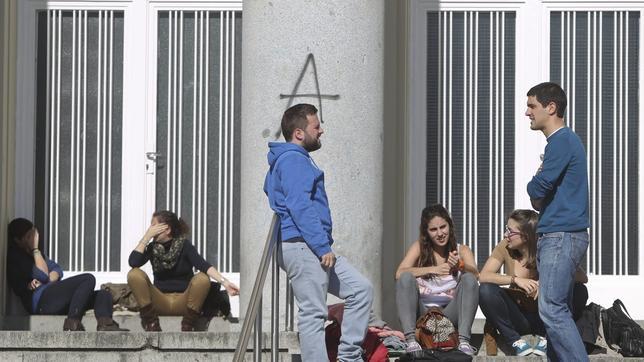 Las becas de la Complutense cubrirán el 50% de la matrícula