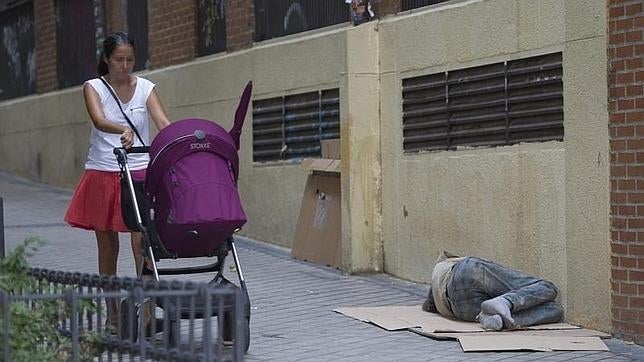 Embajadores, cercado por la heroína y las cundas