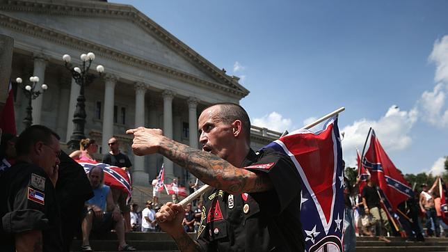 Manifestaciones enfrentadas de Ku Kux Klan y Nuevas Panteras Negras por la bandera confederada