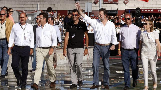 El presidente del Gobierno, Mariano Rajoy, en la primera etapa de la Vuelta a España de 2013