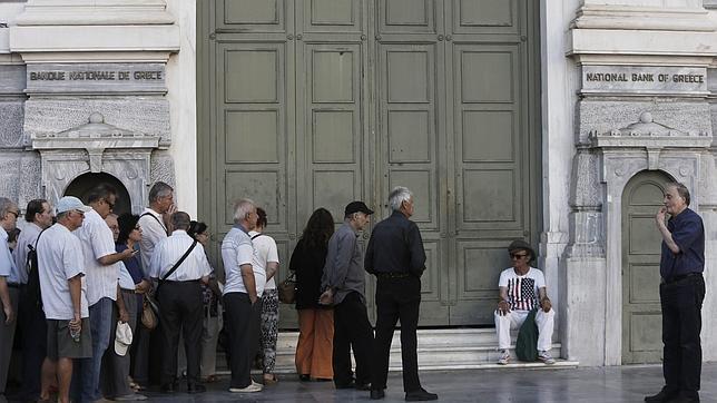 La UE desembolsa los 7.160 millones de euros de ayuda urgente a Grecia