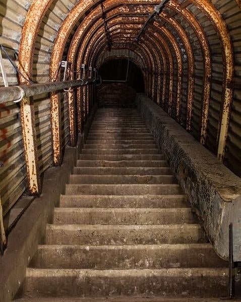 Escaleras de acceso al búnker