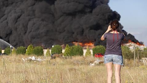 Arde una planta de reciclado de neumáticos cerca de León