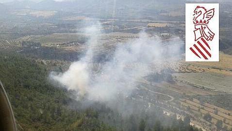 Declarado un incendio forestal en Penáguila con otro foco activo en Benasau