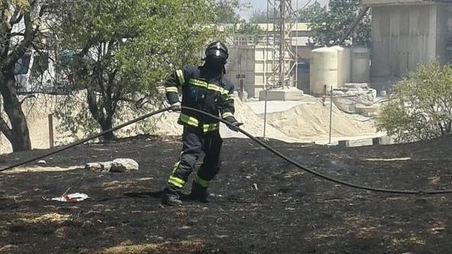 Hallan tres perros carbonizados tras un incendio de pastos en Fuencarral