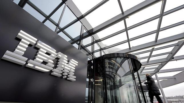 Imagen de la entrada de la sede de IBM Alemania, en Ehingen