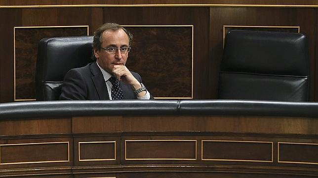 El PP rechaza la comparecencia de Alfonso Alonso sobre la píldora y la dependencia