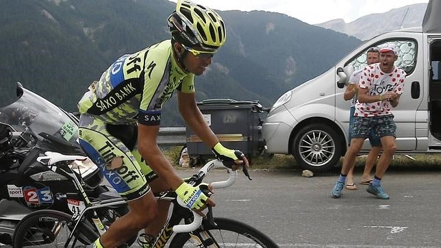 Contador vuelve a tropezar con la desgracia