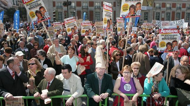 Concentración de afectados de Fórum y Afinsa en la puerta del Sol